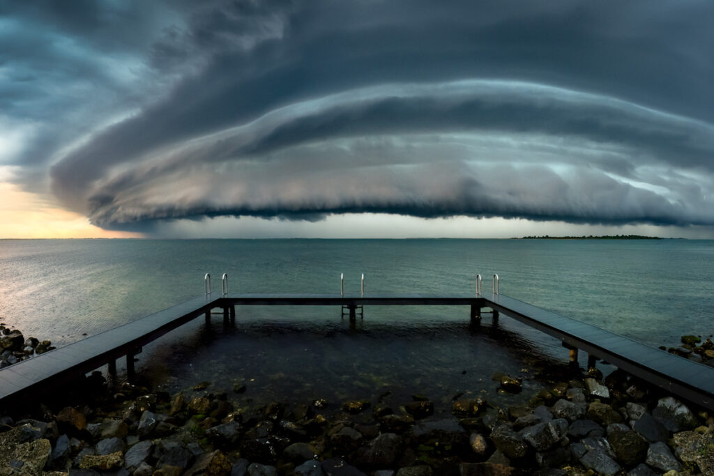 Shelf cloud - Ellen van den Doel