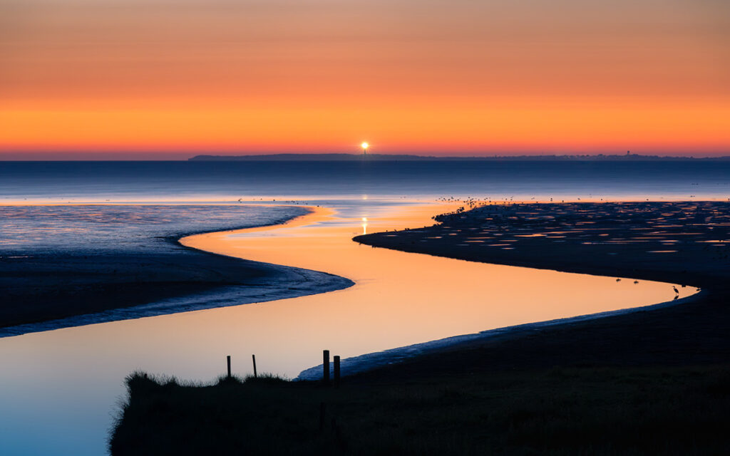 Stille zonsondergang op het Wad